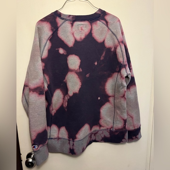 Custom bleach dyed Champion crewneck - Picture 2 of 3